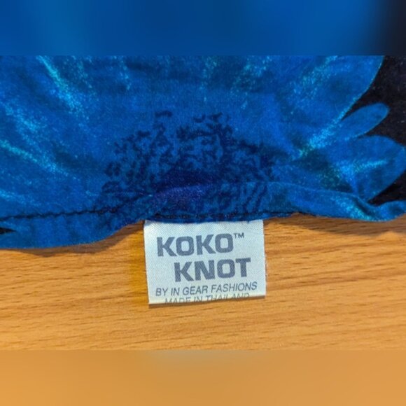 Black and Blue Floral Sarong - Picture 3 of 4